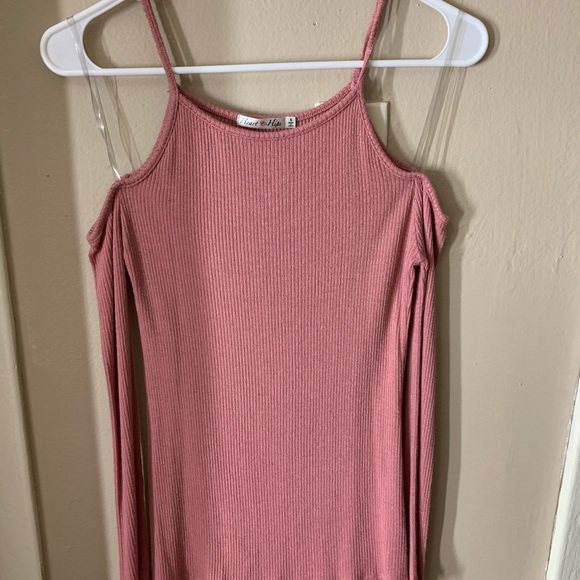 Clothes - Picture 4 of 8